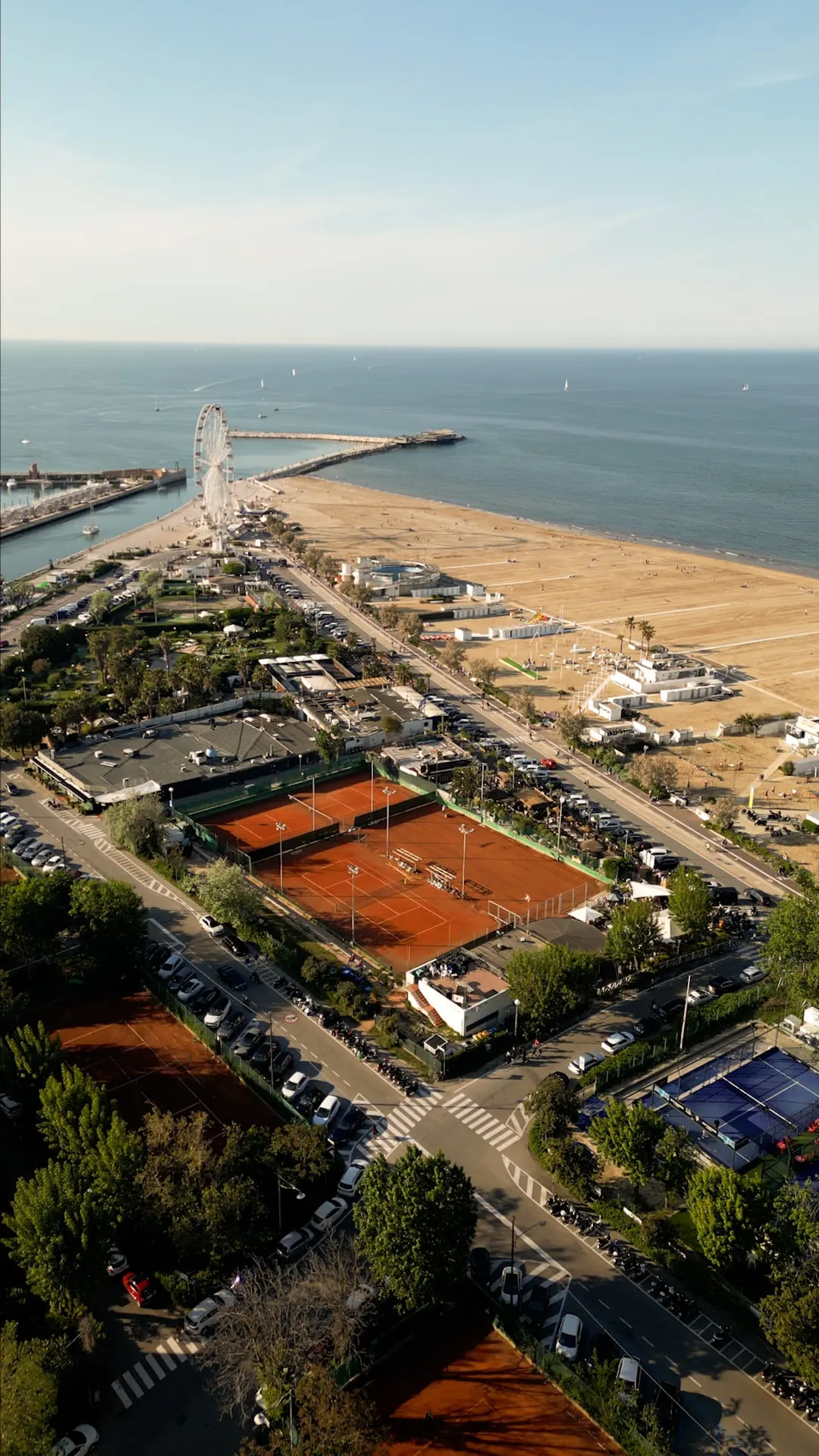 Il Circolino — vista aerea sul circolo tennis e sul mare